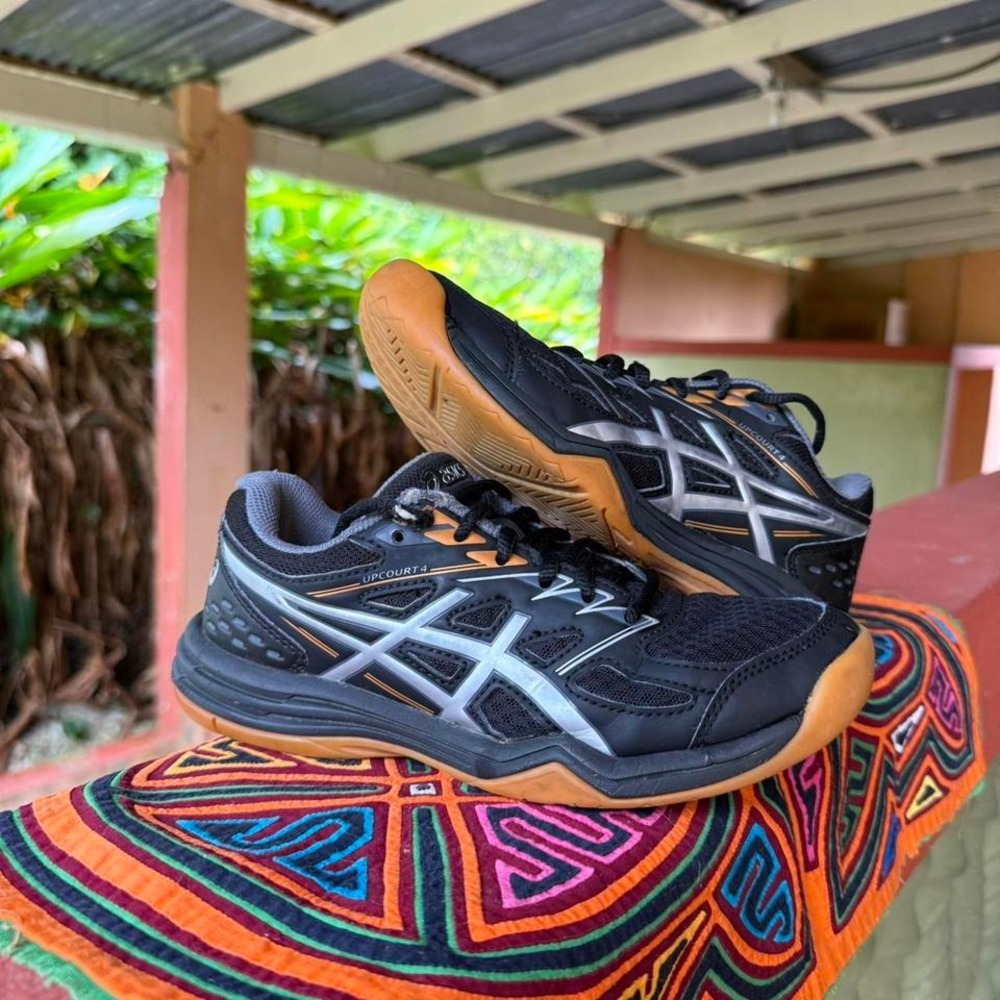 Asics Upcourt 4‎ Volleyball Sneakers Womens Size 4 Shoes Black Gum 1074A027